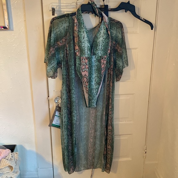 Two-piece, bathing suit with the one piece and then the cover-up - Picture 4 of 4